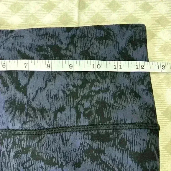 Athleta Elation Textured Legging Size Small – Floral Print, Pockets, Compression - Picture 3 of 8